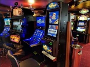 how to play poker slot machine